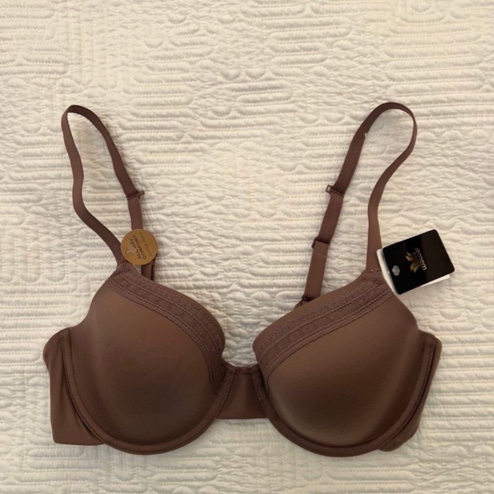 A pair of Wacoal 34 D Perfect Primer Underwire T-Shirt Bras - Picture 8 of 10